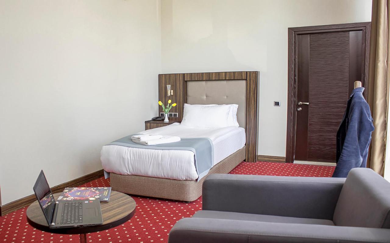 Legend Business Hotel באטומי מראה חיצוני תמונה