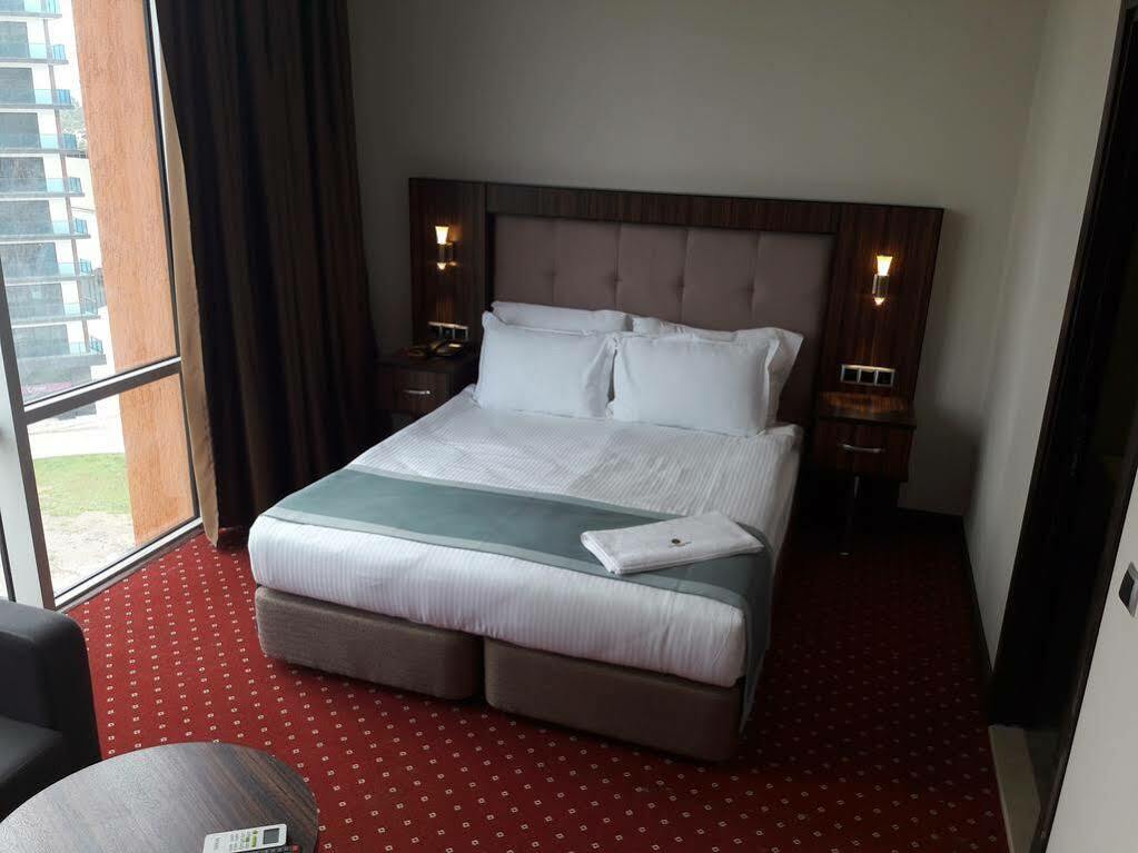 Legend Business Hotel באטומי מראה חיצוני תמונה